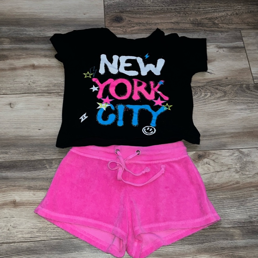 New York tshirt with matching pink shorts size 7/8